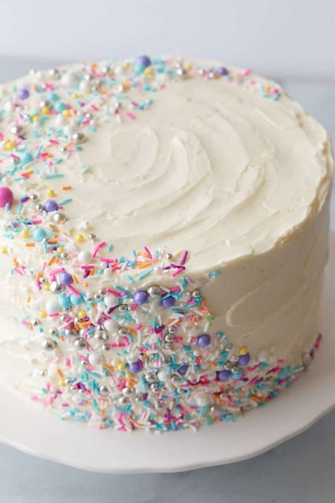 Best Funfetti Cake, Whipped Vanilla Frosting, Cake Funfetti, Cake Confetti, Cake Land, Icing Techniques, Elegant Cake, Confetti Cake, Cake Layers