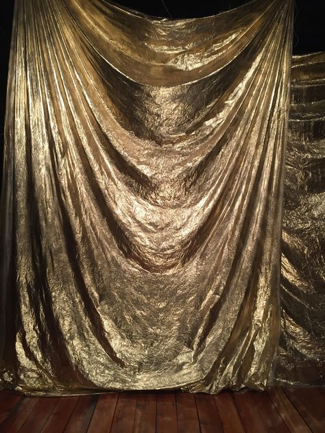 Deco Nouvel An, Speakeasy Party, Roaring 20s Party, Booth Backdrops, Gatsby Theme, Gold Backdrop, 50th Anniversary Party, Photos Booth, Great Gatsby Party