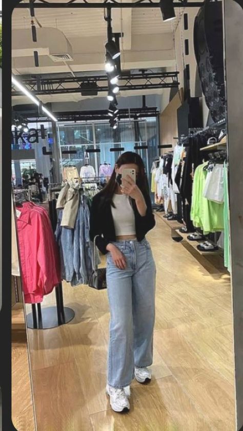 Wide Leg Jeans For Women, Wide Leg Outfit, Style Wide Leg Jeans, Outfit Modest, Wide Leg Jeans Outfit, Pants Outfit Fall, Modest Outfit, Mom Jeans Outfit, Clothes Korean Style