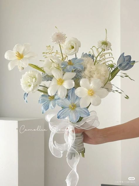 Wedding Bouquets Bride Tulips, Blue White Flower Bouquet, Faux Flower Centerpiece Wedding, Small Blue Bouquet, Blue Hand Bouquet, Reflexed Tulips, Handbouquet Wedding, Poppy Flower Bouquet, Brides Flowers Bouquet