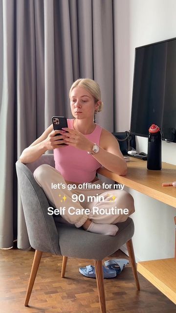 Anna Engelschall on Instagram: "SELF CARE SUNDAY ✨ let‘s go offline together and let‘s do things that make us feel our absolute best! the bottle you see in this video is from @airup_europe 🥰 [Anzeige] I love the bottle and the aroma pods - no calories, no sugar, no sweetener! Love this system @airup_europe (make sure to check it out Team) 90 MINS time for SELF CARE, let‘s go: • Yoga/Stretching (20 mins) • Skin Care (10 mins) • Read a book 📖 (20 mins) • Go out for a walk (30 mins) • Journal (1 Self Care Sunday, Sunday Routine, Relaxation Exercises, Yoga Stretching, Mindfulness Techniques, Self Care Bullet Journal, Read A Book, Learning To Love Yourself, Daily Planner Template