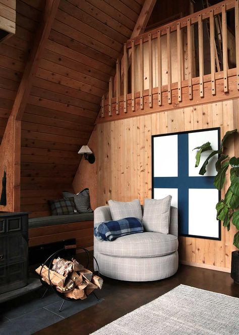 Cabin Living Room Reveal - The Faux Martha Cabin Floating Shelves, Country Rustic Bedroom Ideas Cozy Cabin Guest Rooms, Log Cabin Beach House, Log Cabin Interior Modern, Modern Log Cabin Bedroom, Scandinavian Cabin Bedroom, Cabin Curb Appeal, Rustic Modern Cabin Interior, Tiny Lakehouse