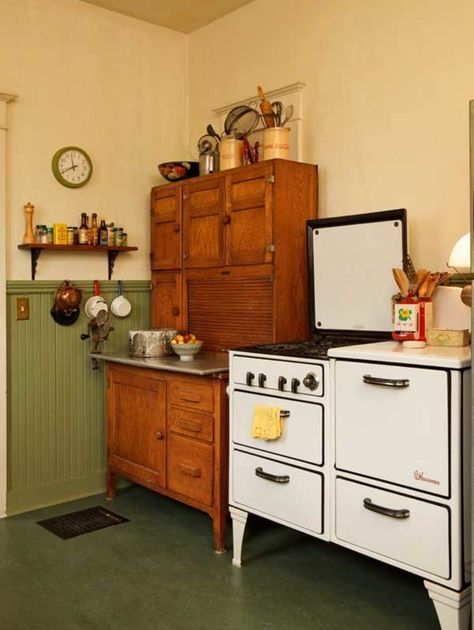 Kitchen Restoration, 1920s Kitchen, 1930s Kitchen, Hoosier Cabinets, Hoosier Cabinet, Vintage Stoves, Primitive Kitchen, Kitchen Stove, Antique Kitchen