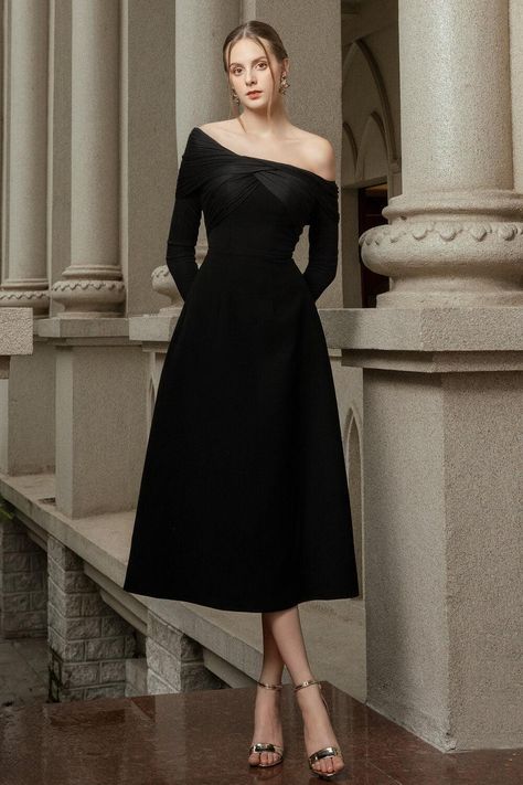 Chic Cocktail Dress, Wedding Guest Outfits, Glamorous Outfits, Mean Blvd, Velvet Midi Dress, Guest Attire, Black Outfits, Wedding Attire Guest, Silk Midi Dress