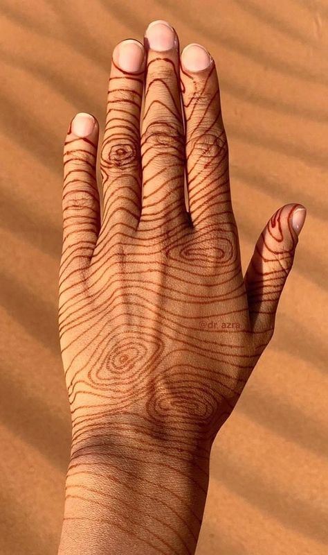 Contemporary Henna Designs, Henna On Men, Masculine Henna, Henna Wrist, Henna Men, Minimal Henna, Traditional Henna Designs, Back Hand Henna, Feet Henna