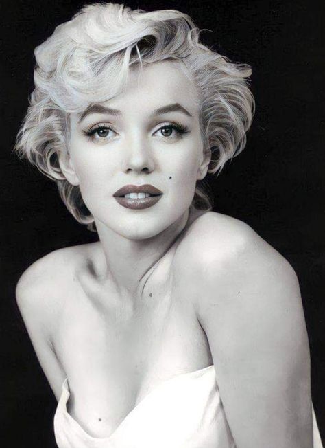 1950’s Hair, Marilyn Monroe Drawing, Marilyn Monroe Wallpaper, Marilyn Monroe Photography, Marilyn Monroe Portrait, Comic Face, Marilyn Monroe Fashion, Marilyn Monroe Art, Bike Girl