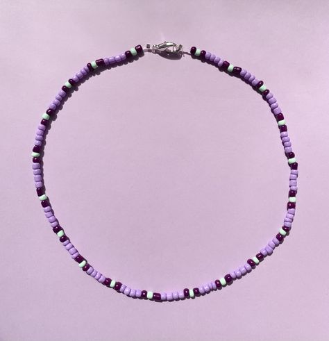 Beaded Jewelry Purple, Purple Necklace Beads, Seed Bead Necklace Ideas, Seed Bead Jewelery, Beaded Necklace Purple, Purple Beaded Necklace, Kalung Manik-manik, Purple Bead Necklace, Purple Beaded Bracelets