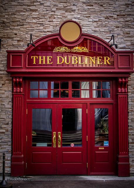 Pub Entrance Design, Arsitektur Kolonial, Restaurant Door, Red Doors, Shop Facade, Storefront Signs, Pub Design, 카페 인테리어 디자인, Cool Doors