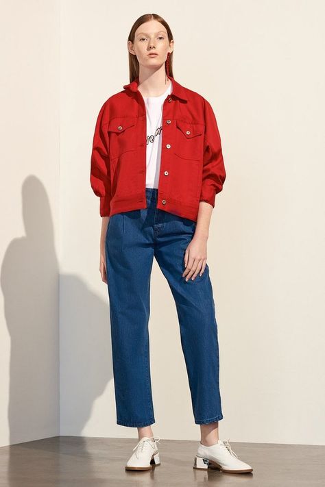 Turnarount pant denim Red Jeans Jacket Outfit, Red Jacket Outfit Casual, Red And Denim Outfits, Red Denim Outfit, Red Denim Jacket Outfit, Red Jacket Outfit, Minimalist Bedroom Color, Minimalist Bedroom Furniture, Red Denim Jacket