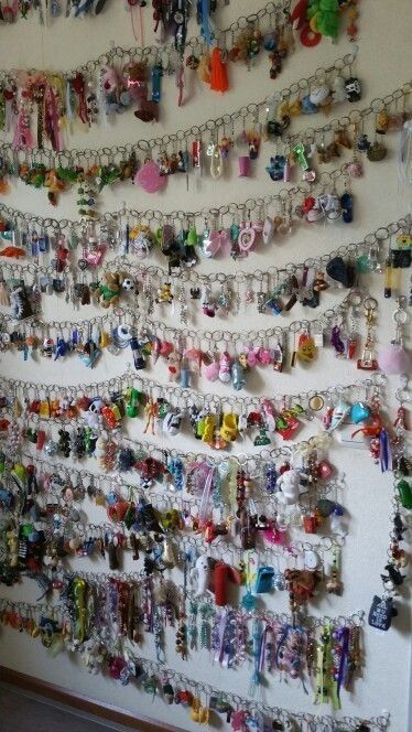 Travel Room Decor, Souvenir Display, Keychain Collection, New Project Ideas, Keychain Display, Award Display, Diy Jewelry Display, Key Chain Holder, Ring Displays