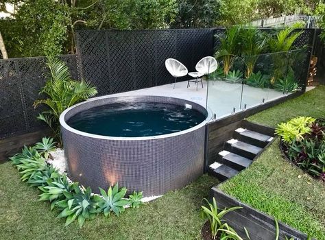 Jacuzzi Pool, Ideas De Piscina, Outdoor Hot Tub, Building A Swimming Pool, Small Swimming Pools, Round Pool, Cool Swimming Pools, Above Ground Pool Landscaping, Above Ground Pool Decks