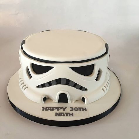 Star Wars Stormtrooper Cake, Light Saber Cake, Stormtrooper Cake, Storm Trooper Cake, Star Wars Stencil, Star Wars Themed Birthday Party, Birth Cakes, Star Wars Birthday Cake, Thomas Cakes