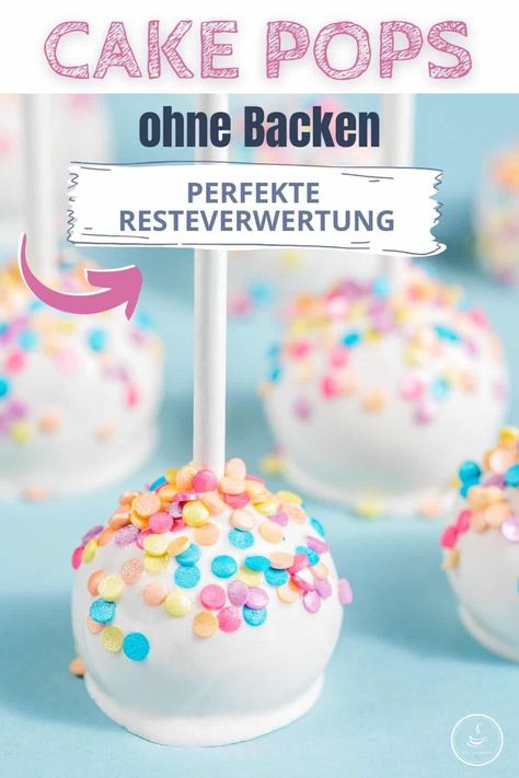 Diese Cake Pops ohne Backen sind die ideale Resteverwertung von Kuchen- oder Muffinresten. Die Masse ist schnell und einfach hergestellt und vielseitig abwandelbar. #resteverwertung #kuchen #muffins #cakepops #rezept Cakes Recipes Easy, 4th July Cake, Cake Pops Frosting, Sugar Free Pastries, Cake Pop Cake, Rainbow Cake Pops, Oreo Cake Pops, Cake Pops Recipe, Cake Pop Bouquet