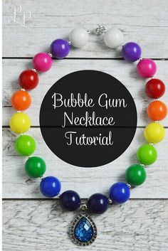 Make your own Bubblegum Necklace with this easy tutorial.  It is a simple DIY anyone can make! Bubble Gum Necklace, Kids Jewelry Diy, Diamond Choker Necklace, Diy Collier, Chunky Bead Necklaces, Bubblegum Necklace, Star Charm Necklace, Necklace Tutorial, Bubblegum Beads