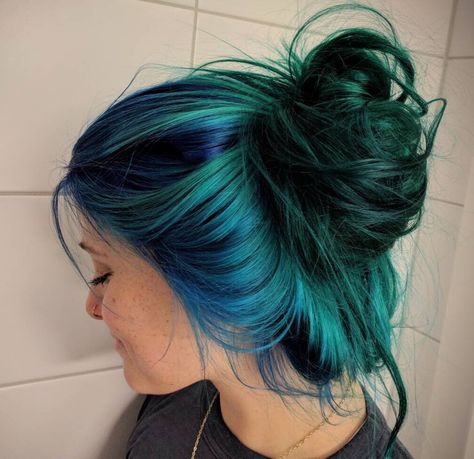 Dark Blue And Teal Hair, Blonde Teal Hair, Blue And Green Dyed Hair, Purple Green Blue Hair, Blue And Green Hair Ideas, Smokey Green Hair, Aqua Marine Hair, Dark Blue And Green Hair, Smokey Teal Hair