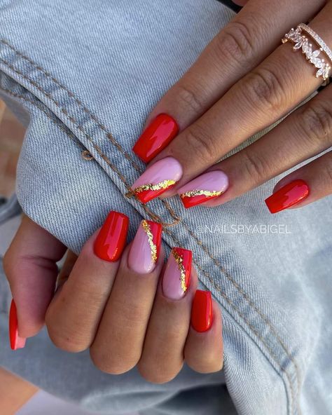 Elegant Birthday Nail Designs, Springtime Nails 2023, Pink And Red Nails Designs Color Combos, Red Biab Nails, Nail Art Red And Gold, Red Trendy Nails, Red Nails Acrylic Design, Red Nails Trendy, Pink And Red Nail Designs