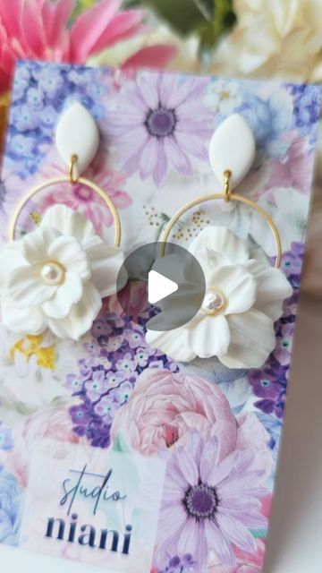 Studio Niani | Polymer Clay Earrings on Instagram: "Make these cute flower earrings with me 🥰 #bestsellers

I'm so sorry for the crazy brightness madness in the video 😅 I have a new phone, and I hate it! 😆 All these pro features and stuff, apparently I'm noob 😬�🤪

Anyway, I hope you like the earrings 😗
.
.
.
#polymerclayearrings #polymerclayflowers #earringsmaker #polymerclaytutorial #ohrringe #schmuckliebe" Flower Clay Earrings Diy, Flower Earrings Polymer Clay, How To Make Polymer Clay Flowers, Polymer Clay Earrings Flowers, Polymer Clay Earrings Diy, Flower Earrings Diy, Crazy Earrings, Fimo Earrings, Flower Polymer Clay