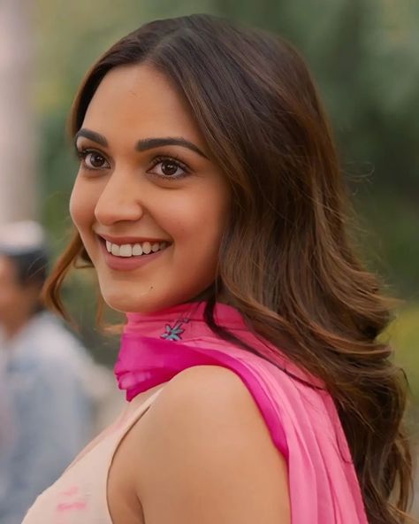 Kiara Advani, Beautiful Smile Women, In Frame, Hair Dos, Beautiful Smile, Beauty Face, The View, Hair Highlights, So Beautiful