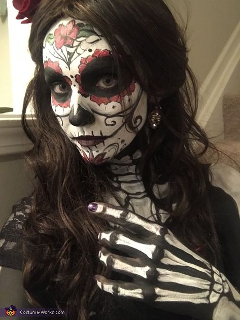 Halloween Costume Last Minute, Mexican Makeup, Last Minute Costume Ideas, Costume Last Minute, Sugar Skull Face Paint, Makeup Karakter, Beautiful Halloween Makeup, Cute Clown Makeup, Halloween Makeup Sugar Skull