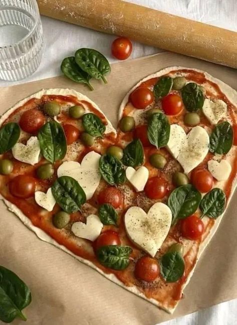 Ancestral Diet, Heart Pizza, Vegetarian Italian, Tumblr Food, Seed Oils, Easy Cooking Recipes, Cooking Art, Cafe Food, Interesting Food Recipes