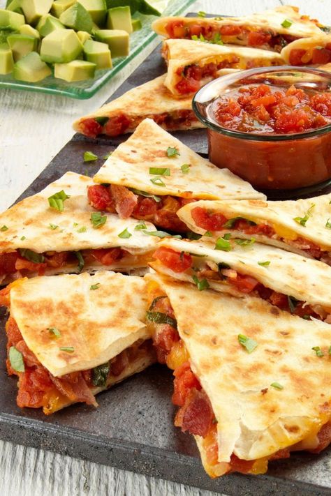 bacon and tomato quesadilla Egg And Cheese Quesadilla, Tomato Quesadilla, Cheese Quesadillas, Tomato Egg, Cheese Quesadilla, Bacon Tomato, Egg And Cheese, Quesadilla Recipes, Delicious Lunch