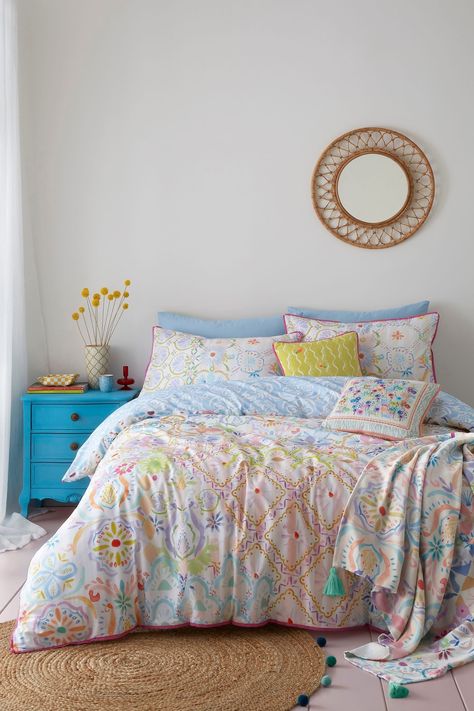 Cosy Colorful Bedroom, Duvet Covers Colourful, Neutral Bedroom With Colorful Accents, Bright Bedroom Colors, Bookish Bedroom, Colourful Bedding, Colourful Bedroom, Worcester Park, Cute Duvet Covers