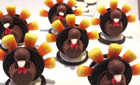 Oreo Turkey Cookies, Cute Thanksgiving Desserts, Oreo Turkey, Thanksgiving Turkey Cookies, Target Food, Turkey Treats, Thanksgiving Snacks, Turkey Cookies, Thanksgiving Cookies