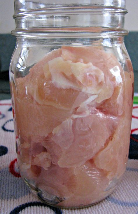 They Call Me Betty Cracker : Canning Chicken - Raw Packed Pressure Canning Meat, Canning Chicken, Water Bath Canning Recipes, Canning Kitchen, Can Chicken Recipes, Pressure Canning Recipes, Canning Pickles, Home Canning Recipes, Can Chicken