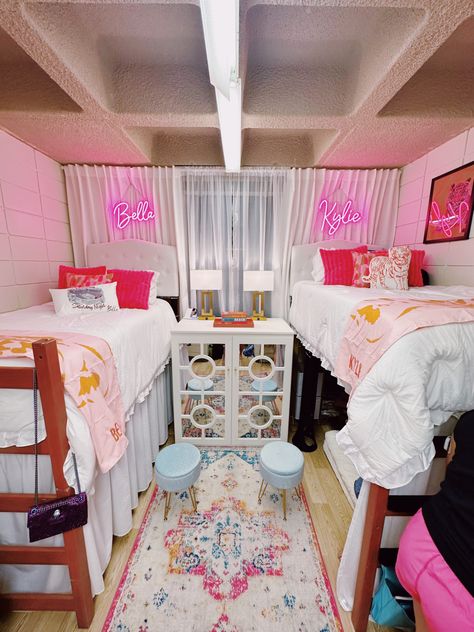 #collegedormrooms #collegedormroomideas #LSU #miller #lsumillerhall Miller Hall Lsu Dorm, Lsu Miller Dorm Room Ideas, Okstate Dorm, Lsu Dorm Room Ideas, Tcu Dorm, Lsu Dorm, Baylor Dorm, Pretty Dorm Room, Dorms Decor