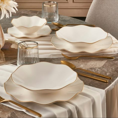 Kitchen Decor Collections, Crockery Design, Keramik Design, Porcelain Dinnerware, Gold Decor, Dream House Decor, Dish Sets, Tableware Set, Dinner Sets