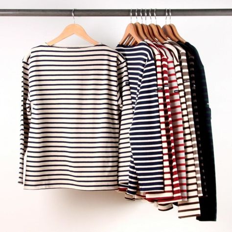 A visit to the French atelier that has counted everyone from Audrey Hepburn to John Wayne as fans. Breton Shirt, Breton Stripes, Sailor Shirt, Saint James, Mode Inspo, Mode Inspiration, Mode Style, Mode Outfits, Look Fashion