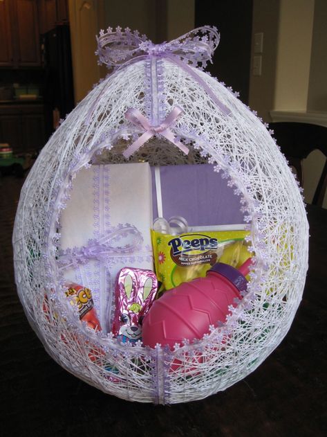 Egg Shaped Easter Basket Made from String String Easter Basket, Homemade Easter Baskets, Easter Baskets To Make, Creative Easter Baskets, Diy Costumes Women, Fun Easter Crafts, Easter Egg Basket, Diy Costumes Kids, Basket Crafts