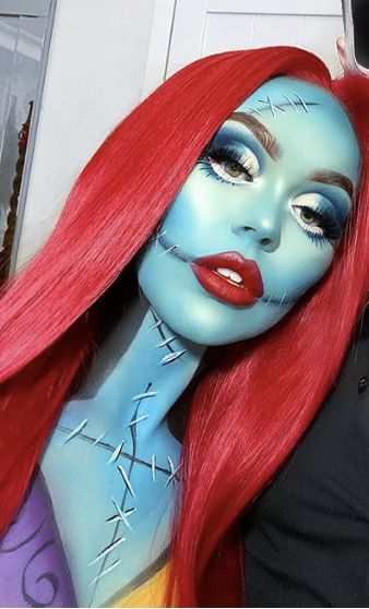 Woman Horror Costumes, Cartoon Halloween Makeup, Extravagant Halloween Costumes, Disney Halloween Makeup Ideas, Sally Face Makeup, Sally Inspired Makeup, Unique Disney Costumes, Sally Makeup Halloween, Sally Skellington Makeup