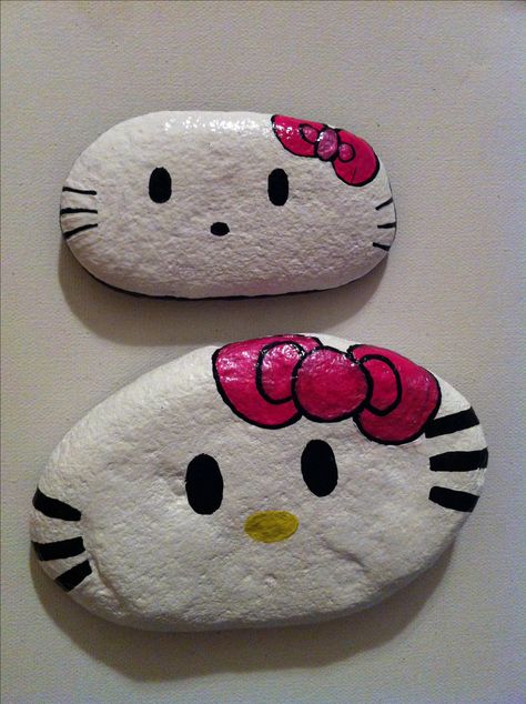 Hello kitty painted rocks Rock Paint Ideas Easy, Diy Painted Rocks, Rock Kunst, Painted Rocks Ideas, Rock Vibes, Cat App, Paint Rocks, Hello Kitty Crafts, Painted Rocks Kids