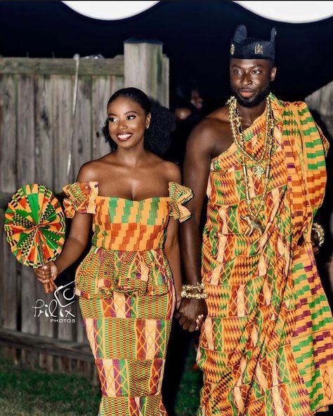 Africa~Wedding~Worldwide on Instagram: “Congrats Guys 💕💕 Sierra Leone 🇸🇱 meets Ghana 🇬🇭 #lovecandoitall ••••••••••••••••••••••••••••••••••• Photo @prilixphotos Makeup…” Ghana Traditional Wedding Dresses, Ghanian Wedding, Ghana Traditional Wedding, Ghana Dresses, Native African, African Bridesmaids, Ghanaian Wedding, Couples African Outfits, Ghana Fashion