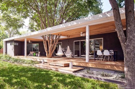 Terrasse Design, One Storey House, Live Work Space, Modern Outdoor Spaces, Texas Ranch, Architectural Practice, Storey Homes, Ranch Style Homes, Wood Patio