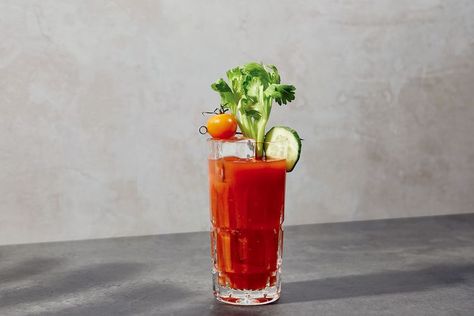 Every St. Regis Has Its Own Version of the Classic Red Snapper Best Gin Cocktails, Infused Gin, Gin Recipes, Best Gin, Long Island Iced Tea, Red Snapper, Infused Vodka, Brunch Cocktails, St Regis