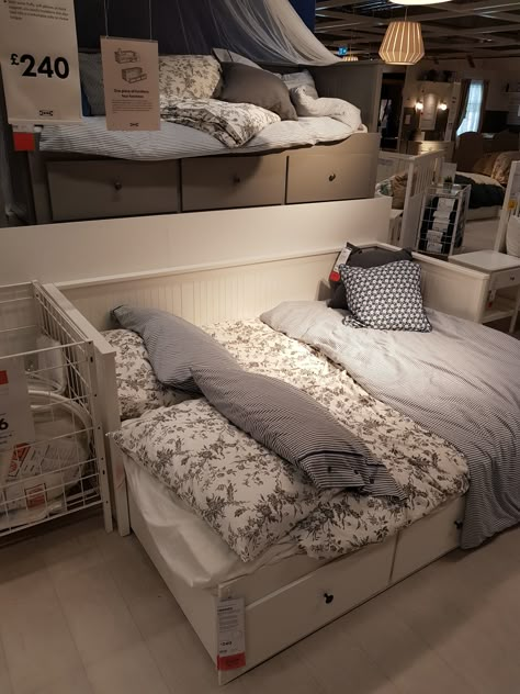 HEMNES daybed/unfolds into a double. Best implementation I've seen yet. £240. Is its foam mattress latex safe?? Cute Day Beds, Day Bed Ideas Aesthetic, Daybed Room Aesthetic, Daybed Aesthetic Room, Hemnes Daybed Ideas, Hemnes Daybed Styling, Hemnes Ikea Bed, Hemnes Bed Ideas, Ikea Hemnes Daybed Styling