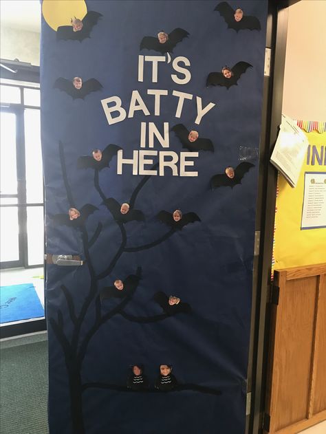 I love 5his idea for my one and a half year old classroom! Halloween Interior Door Decor, Its Batty In Here Classroom Door, Half Door Decorations Classroom, Halloween Class Door Decor, Halloween Preschool Door Decorations, Classroom Decorations For Halloween, School Door Decorations For Fall, Bat Classroom Door, Halloween Classroom Decorations Diy