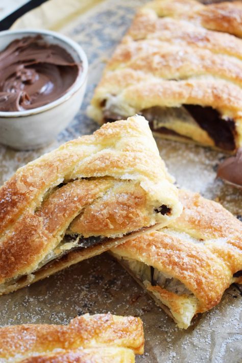 Nutella Puff Pastry Braid - Julia's Cuisine Braided Nutella Bread, Puff Pastry Braid, Pastry Braid, Nutella Breakfast, Nutella Cream Cheese, Nutella Puff Pastry, Puff Pastry Recipes Dessert, Cream Cheese Puff Pastry, Nutella Bread