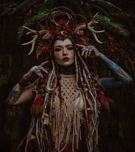 Viking Aesthetic, Castlevania Anime, Nature Goddess, Blessed Be, Idee Cosplay, Fantasy Photography, Halloween This Year, Horror Movie Characters, Samana