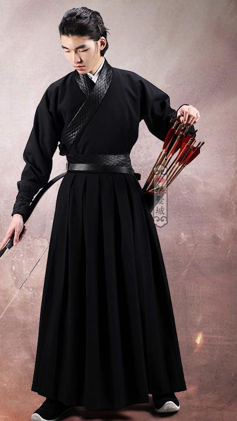 Chinese Traditional Black Archer Hanfu Uniform for Men  Hmm, put it in dark green and it seems like the perfect thing for a mage. Hanfu Pattern, Japanese Mens Fashion, Japanese Traditional Clothing, Western Outfits Men, Dunhuang, Japan Outfit, Chinese Traditional Clothing, Chinese Hanfu, Fashion Photography Inspiration