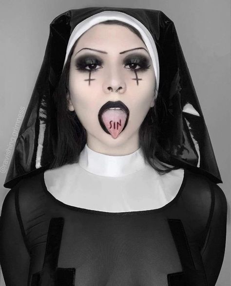 Nun Halloween Costumes Makeup, Nun Halloween Costume, Nun Halloween, 40k Sisters Of Battle, Nun Costume, Gothic Photography, Halloween House Party, Amazing Halloween Makeup, Halloween Makeup Inspiration