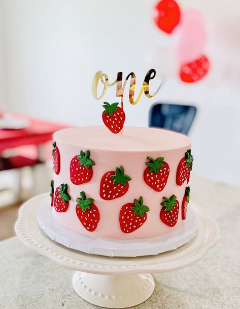 1 Birthday Girl Theme Cake, Sweet One Birthday Cake Strawberry, Berry One Smash Cake, Two Sweet Party 2nd Birthday Strawberries, Barry First Birthday, Smash Cake Berry First Birthday, Strawberry Shortcake Smash Cake 1st Birthdays, Strawberry Cake Ideas Birthdays, Strawberry Cake Birthday Girl