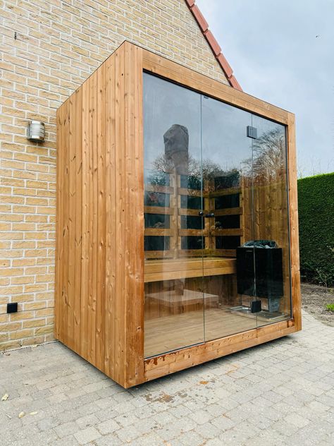 Small sauna for small garden design Small Sauna, Wood Sauna, Sauna Kit, Sauna House, Sauna Diy, Spa At Home, Sauna Design, Outdoor Sauna, Small Garden Design