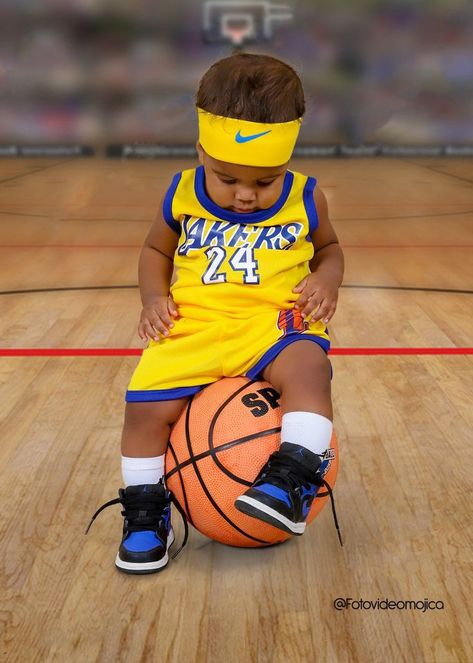 6 Month Baby Boy Photoshoot, Birthday Photoshoot Ideas Boys, Baby First Birthday Themes, Toddler Sports, Toddler Photoshoot, Basketball Baby, Nba Baby, 1st Birthday Pictures, 1st Birthday Photoshoot