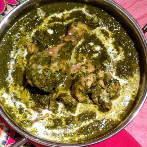 Chicken Saagwala / Palak Chicken / Murg Saagwala Chicken Saag Recipe, Saag Chicken, Chicken Saag, Palak Chicken, Saag Recipe, Restaurant Style Recipes, Indian Bread, Keep Food Warm, Spinach Stuffed Chicken