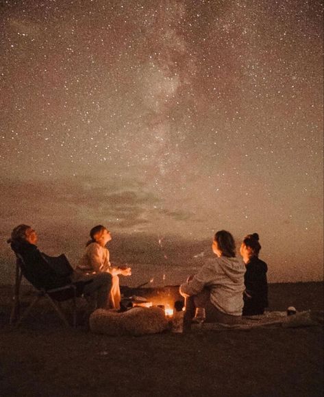 Chill Asthetic Picture, Exploring With Friends, Friends Traveling Aesthetic, Soul Tribe Aesthetic, Girls Camping Trip Aesthetic, Living With Partner, Camping Friends Aesthetic, Adventures Friends, Camping Trip With Friends