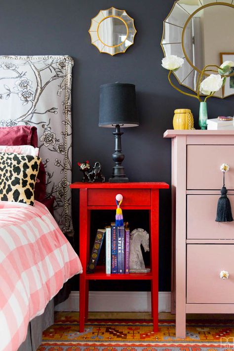 Colourful Bedroom Furniture, Eclectic Dresser Decor, Blush Dresser, Colourful Bedroom Decor, Colourful Bedroom Ideas, Colourful Bedrooms, Red Nightstand, Colored Bedroom, Eclectic Bedroom Ideas