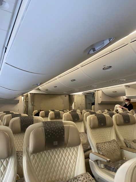 Emirate Premium Economy Emirates Premium Economy, Emirates Economy, Emirates Plane, Emirates Airline Cabin Crew, Airplane Outfit, Emirates Flights, Premium Economy, Plane Seats, Flying First Class